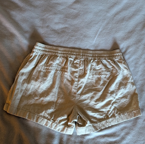 Linen Old Navy Women's Shorts - Large!
Old Navy Women's Light Tan Cargo Shorts - Picture 3 of 3
